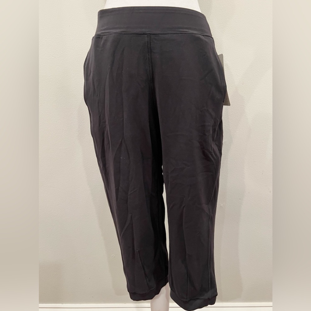 Lululemon Athletica Rejuvenate Black Cropped Jogger Pant Size 6 NWT